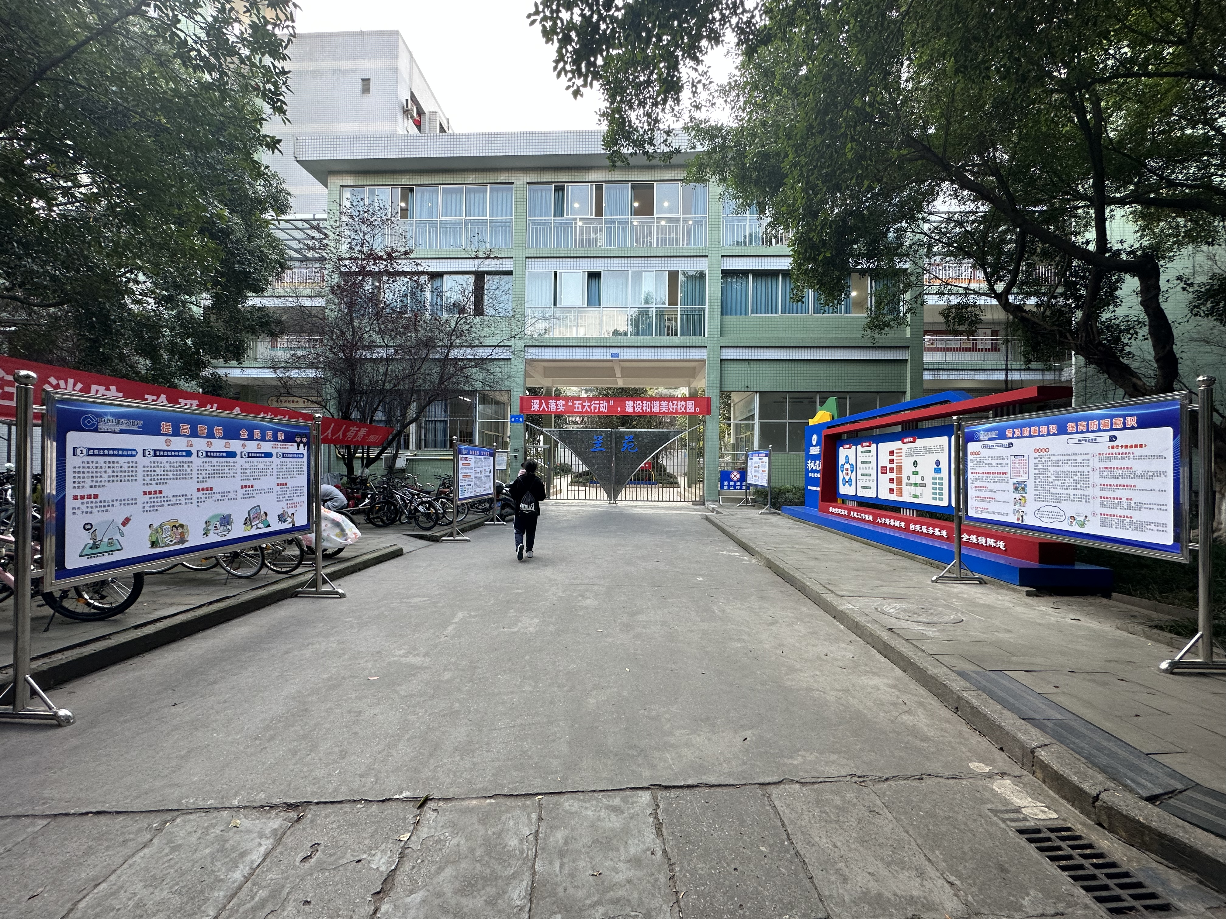 QMNu_1699341150392069555.jpg